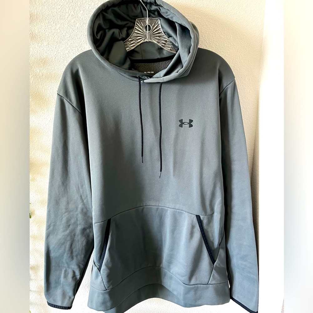 Under Armour - Hoodie - XL (fits snug, more Large really) fleece - hood lined